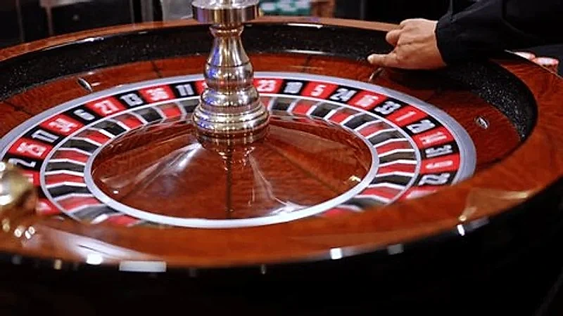 Live European Roulette Wheel Physics and Sic Bo Dice Combinations